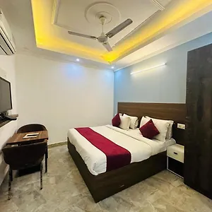 S R Palace - Free Airport Drop For Minimum 05 Nights - 5 Mins From Igi & Domestic Airport Delhi Hotel New Delhi