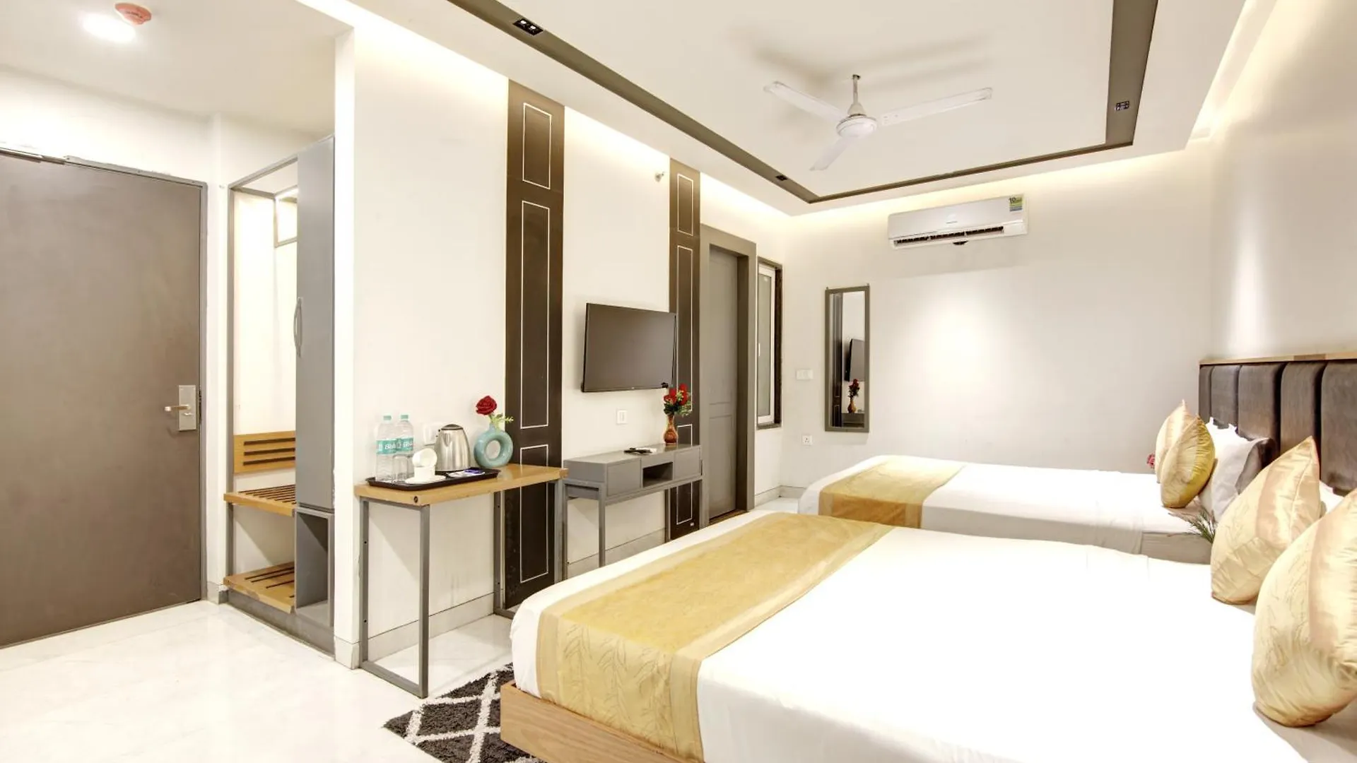 Applewood Grand Delhi Airport