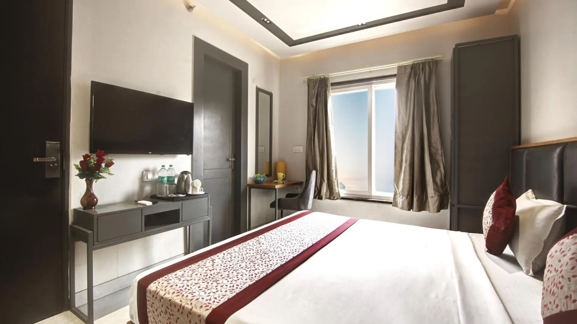 Applewood Grand Delhi Airport 0*, New Delhi India